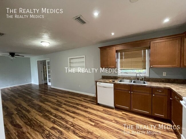 Building Photo - 1159 Fountainhead Dr