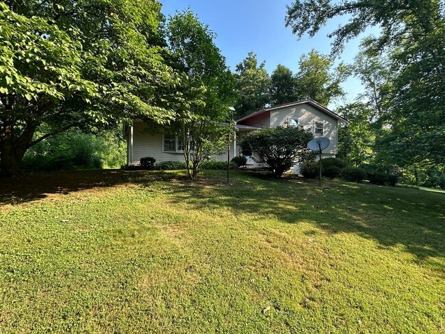 Building Photo - 4 Bedroom, 2 Bathroom House