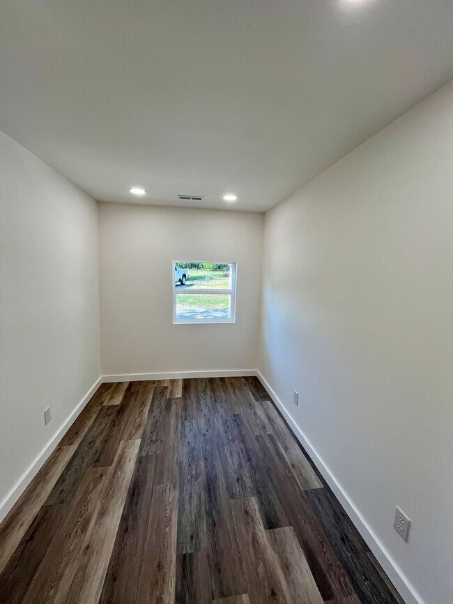 Building Photo - 82 Koppelmann Ln
