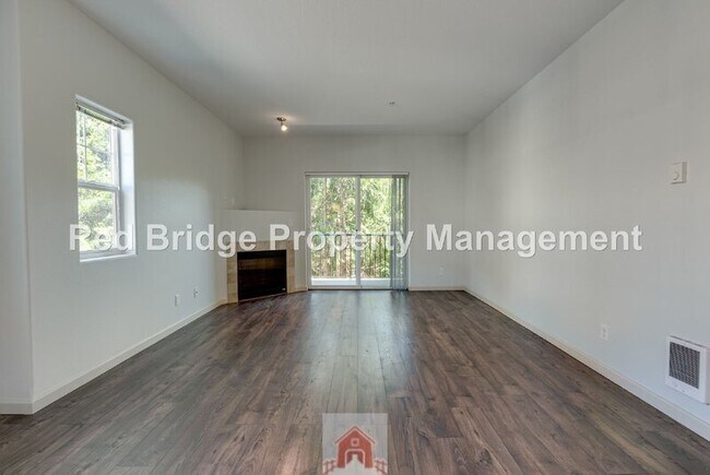 Building Photo - 10834 NE Holly St