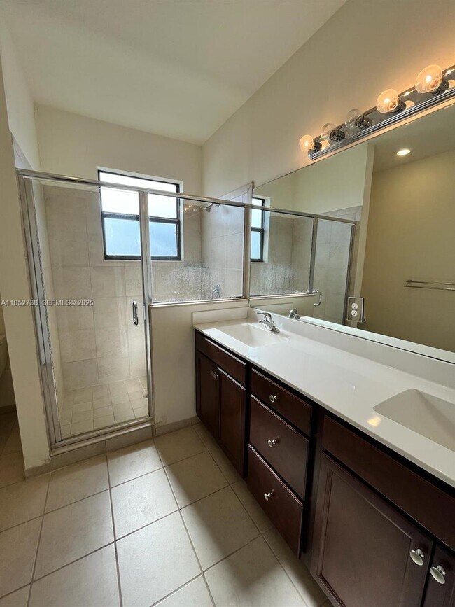 Building Photo - 159 SE 33rd Terrace