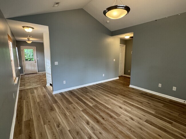 Building Photo - 3 BD/2 BA - Two Story Home in Mid-town Wil...