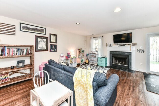 Building Photo - 7245 Worsley Way