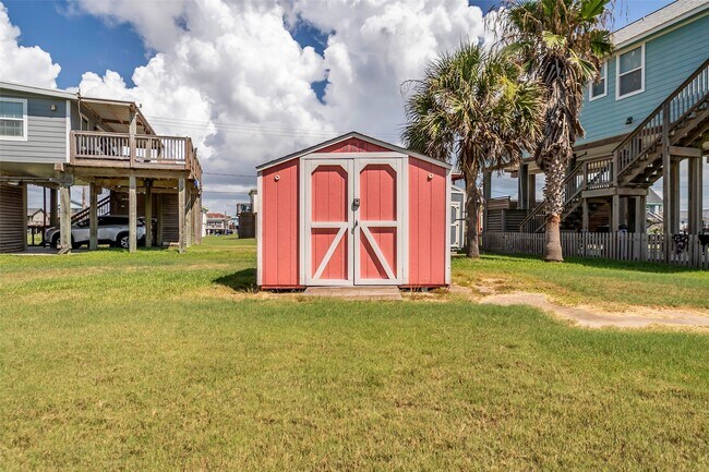 Building Photo - 610 Surf Dr