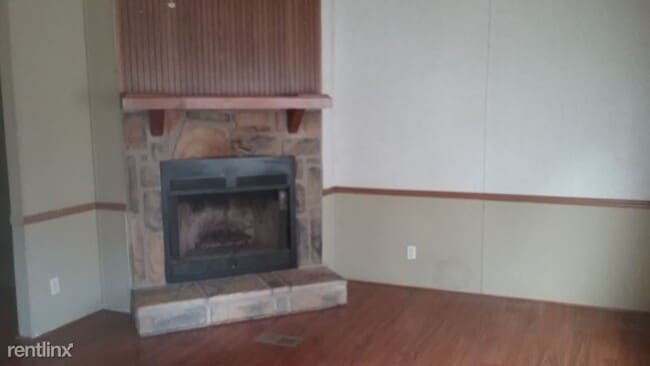Building Photo - 3 br, 2 bath Mobile Home - 312 Drew Ave