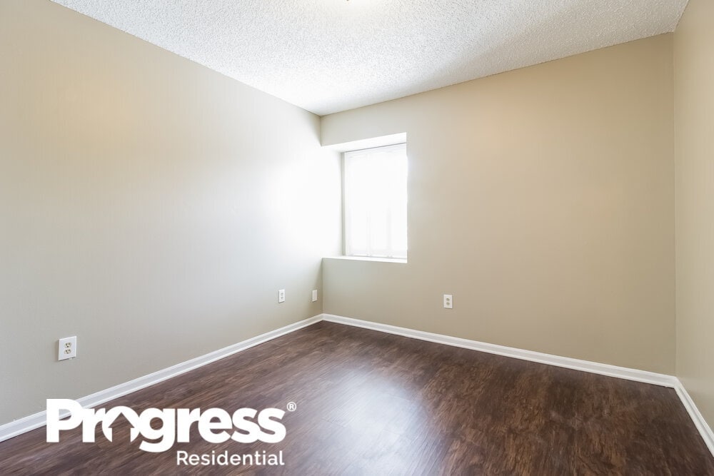 Building Photo - 637 Silver Birch Pl