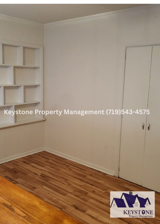 Building Photo - Conveniently located -  Downtown Apartment...