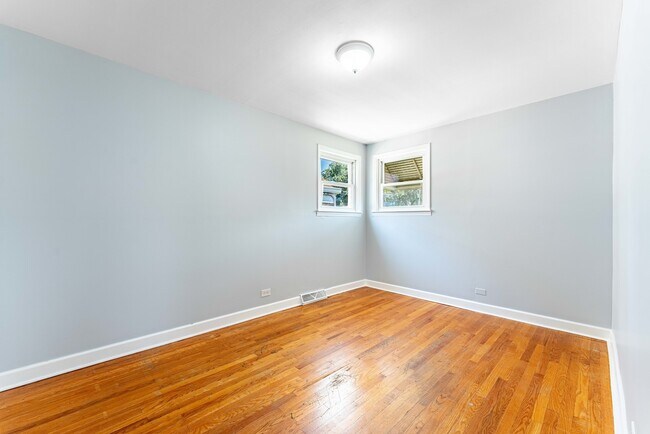 Building Photo - 4507 S Leamington Ave
