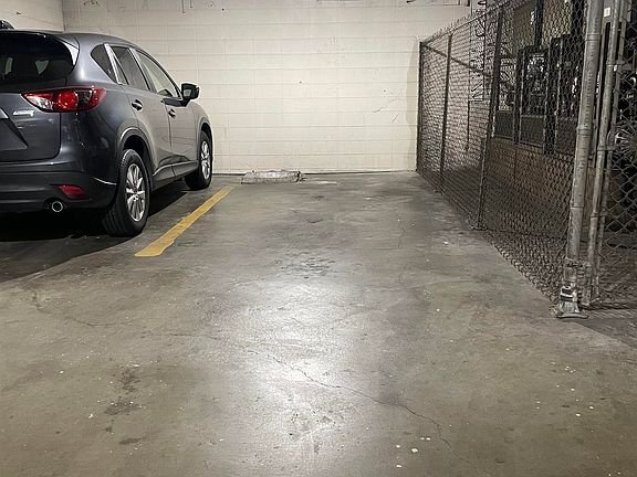 Building Photo - 811 York St