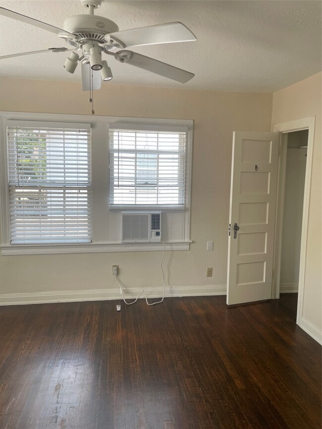 Building Photo - 2030 Bissonnet St