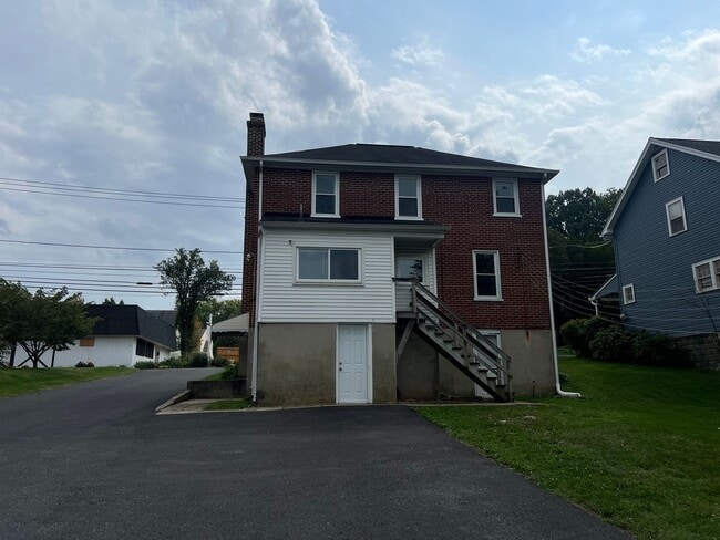 Building Photo - Beautiful 3 Bedroom Home in Millersville!
