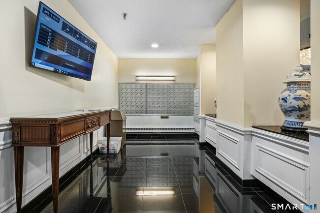 Building Photo - 143 Hoyt St