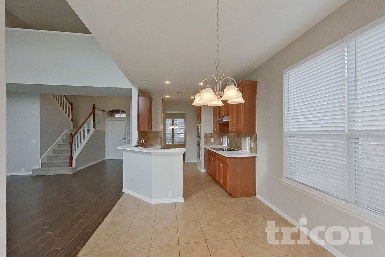 Building Photo - 2811 S Serrano