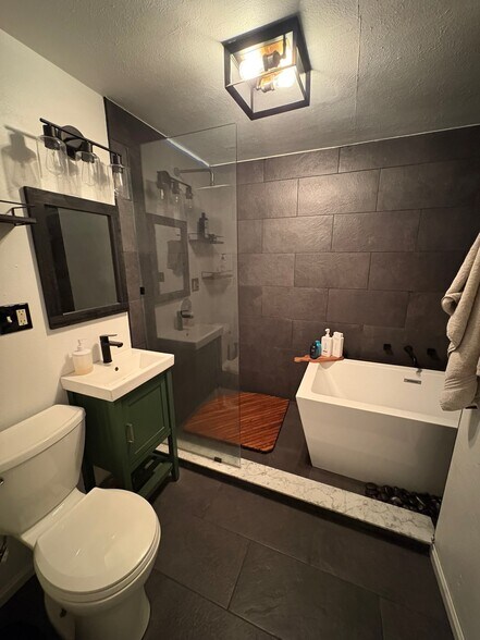 Building Photo - 7962 Gray Fox Dr
