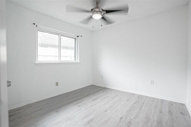 Building Photo - 11103 W Brompton Dr