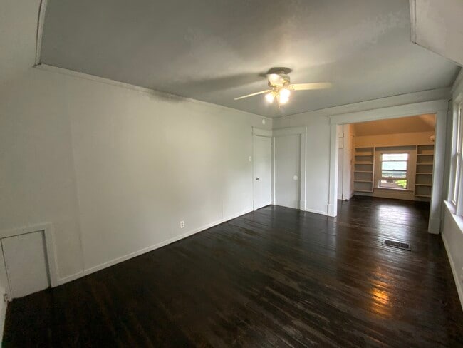 Building Photo - 1207 N Walnut St