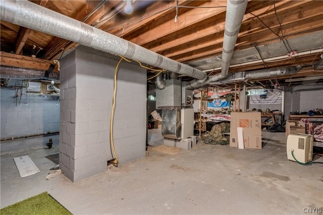 Building Photo - 325 Paddock St