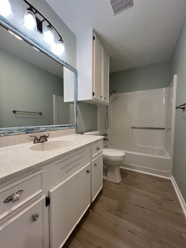 Building Photo - UPDATED HOME IN FLOUR BLUFF - OFFERING GRE...