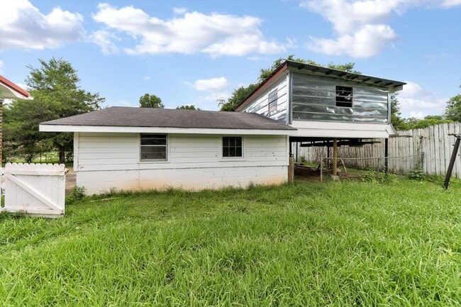 Building Photo - Hot Listing! Modern 3BR/2BA in Talladega –...