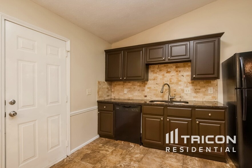 Building Photo - 4063 Tanglewood Rd