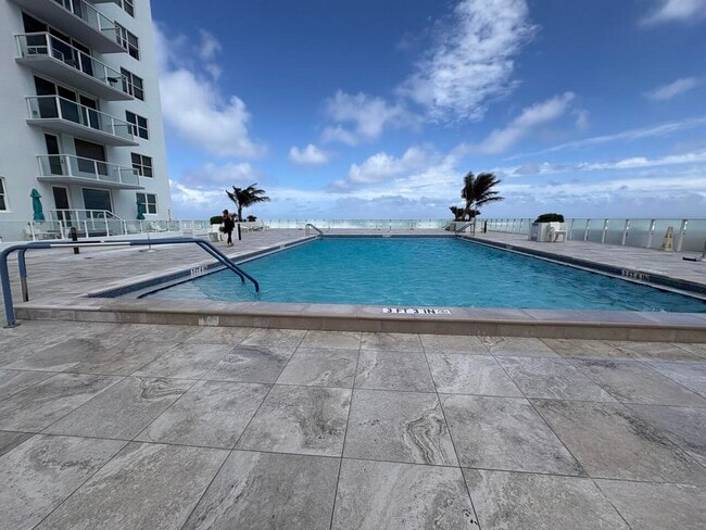 Building Photo - 3450 S Ocean Blvd