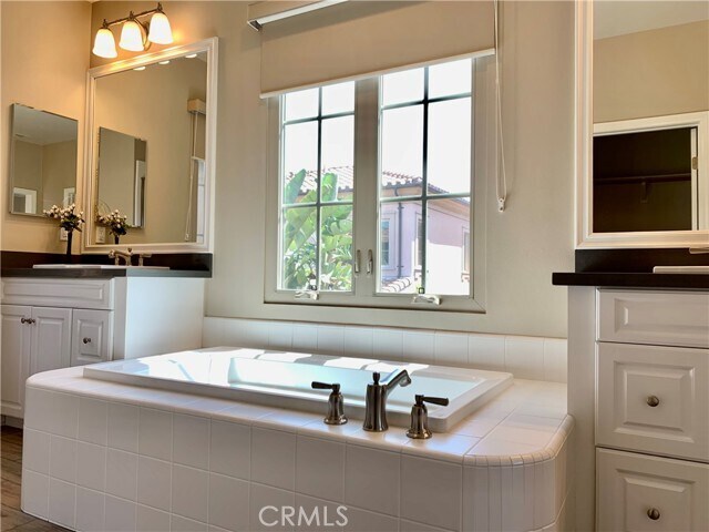 Building Photo - 81 Cipresso