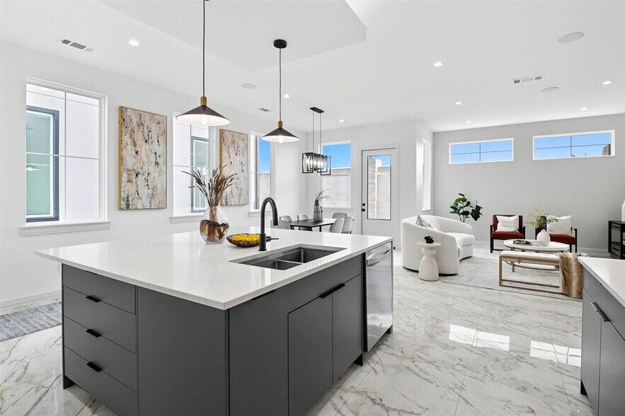 Building Photo - 2926 El Fenice Ln