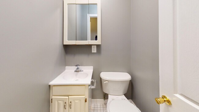 Building Photo - Newly Available Three Bedroom Condo in Col...