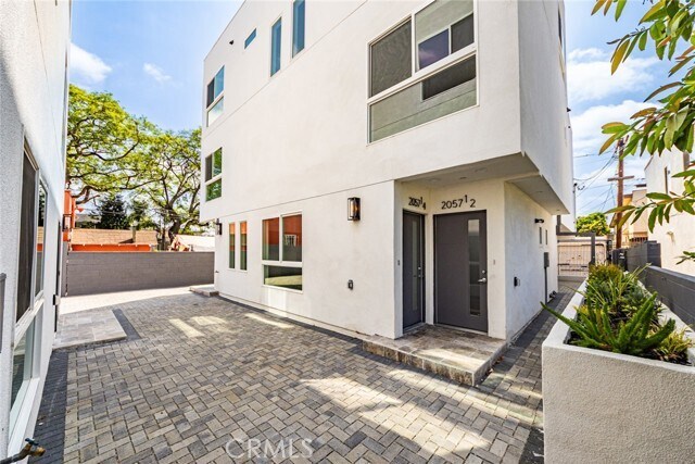 Building Photo - 2055 S Garth Ave