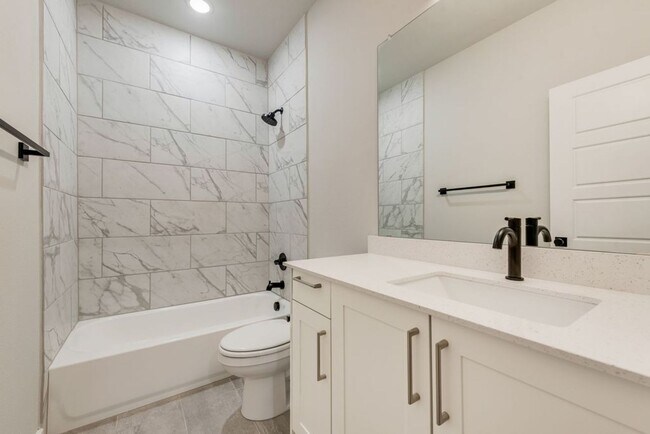 Building Photo - Brand New Move in Ready Townhome