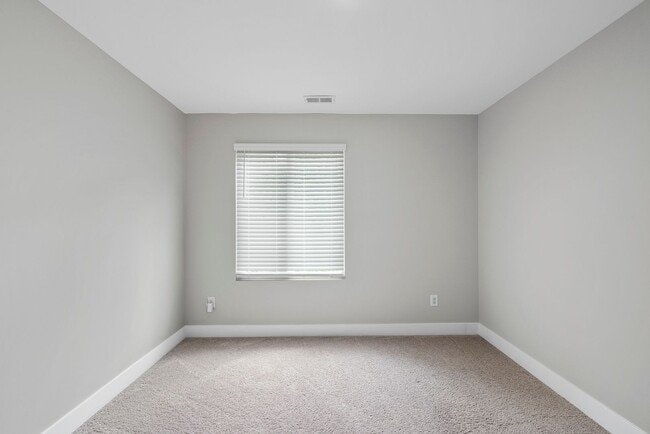 Building Photo - 2200-102 Millbank Village CT