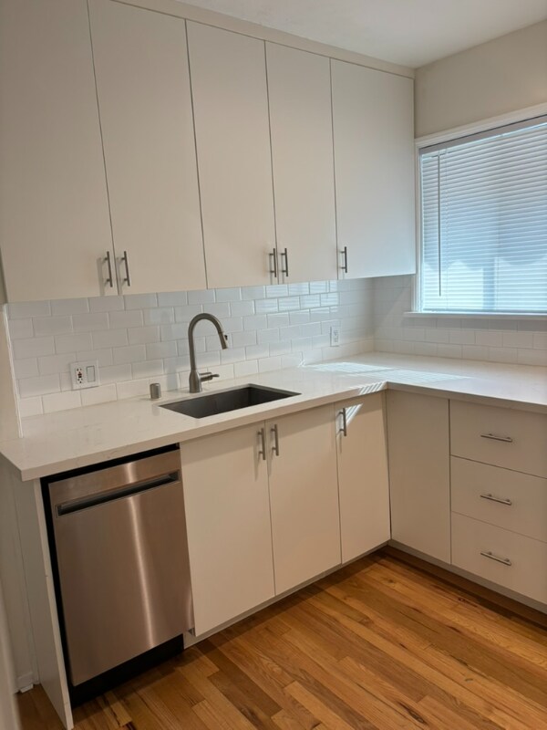 Building Photo - 534 N Niagara St