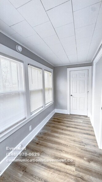 Building Photo - 818 Norwood Ave