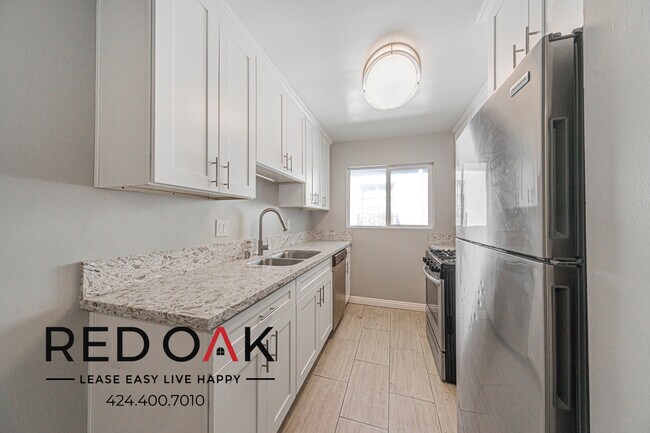 Building Photo - 819 N Edinburgh Ave