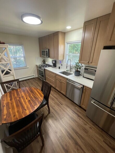 Building Photo - 950 S Plympton St