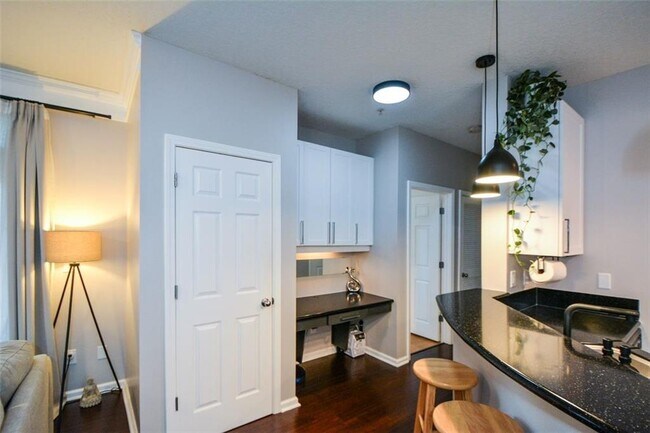 Building Photo - 400 17th St NW