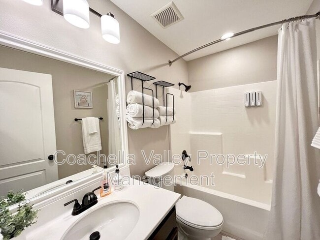 Building Photo - 84131 Azzura Way