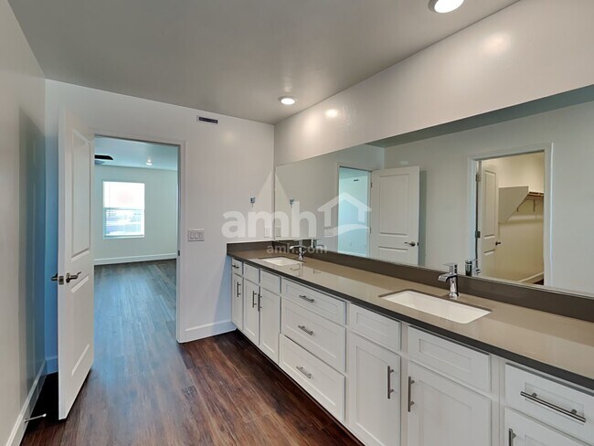 Building Photo - 7456 S Via Bombachas