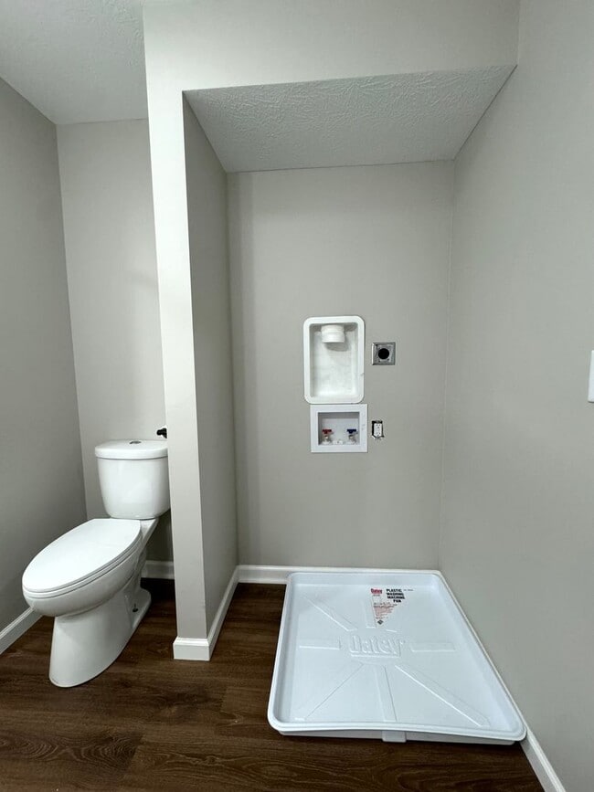 Building Photo - Charming & Fully Remodeled 2-Bed Gem – Your Perfect Home Awaits!