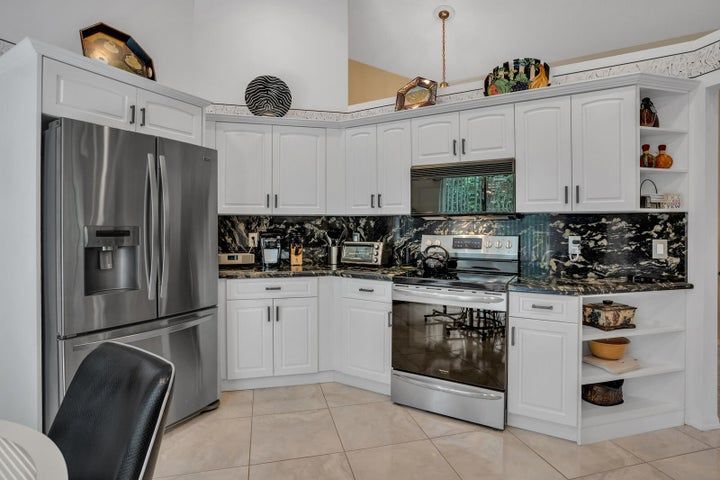 Building Photo - 5153 Brookview Dr