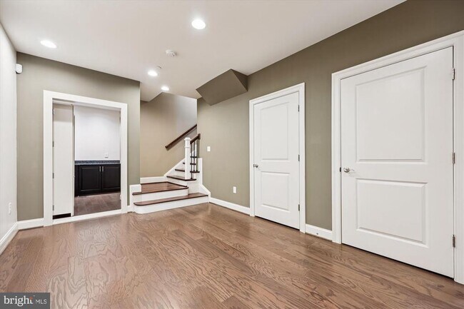 Building Photo - 448 Salk Cir