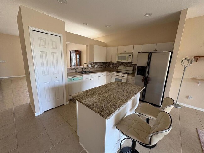 Building Photo - 9701 Patrician Dr