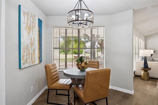 Building Photo - 10 Chisholm Trail