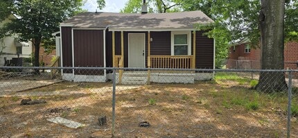 Building Photo - 2020 Agnes St