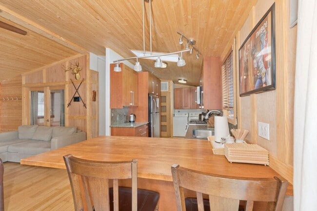 Building Photo - Fully Furnished & Move-In Ready Home – Long-Term Housing Available in Mammoth Lakes