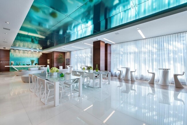 Building Photo - 300 Sunny Isles Blvd