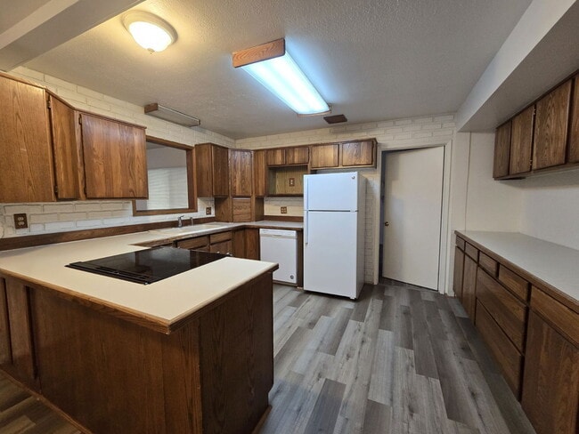 Building Photo - 1800 NW Lynwood St