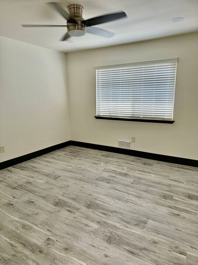 Building Photo - Beautiful remodeled home