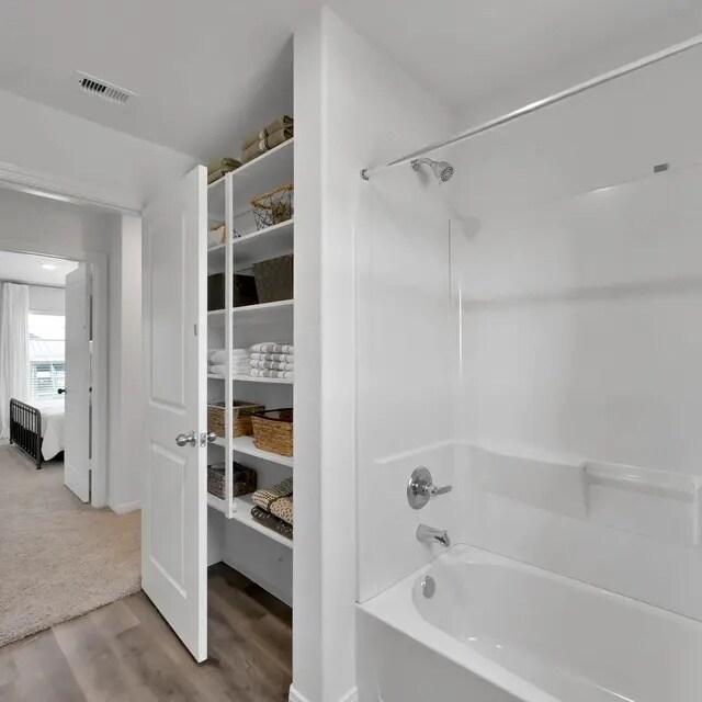 Building Photo - Luxury 2-Bed Home | Spacious Interiors!