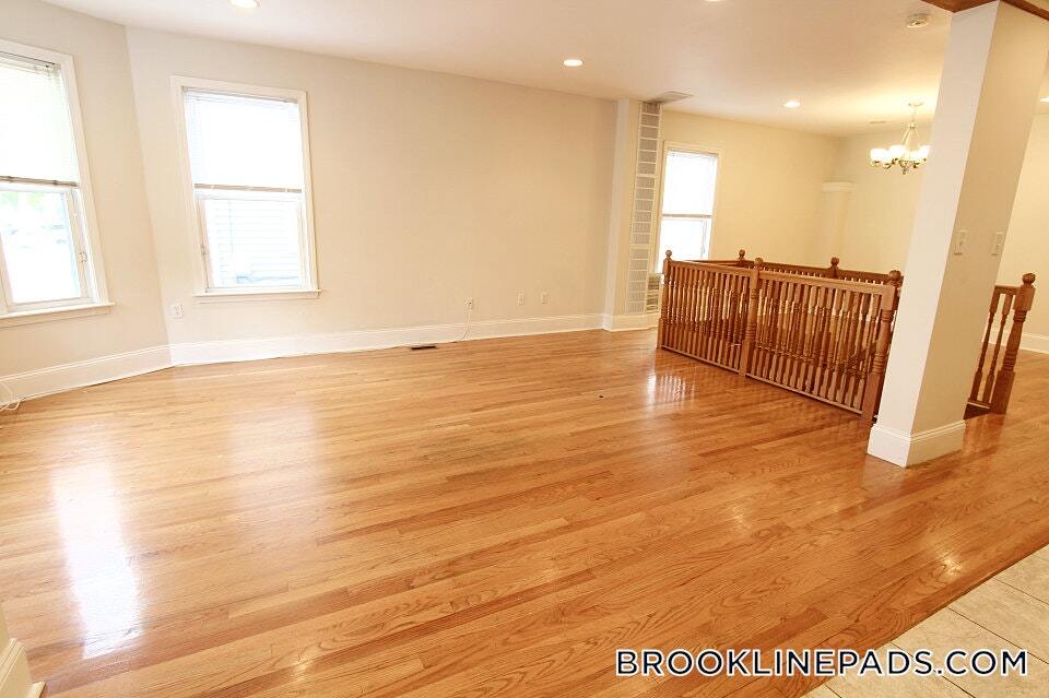 Building Photo - 25 Aspinwall Ave